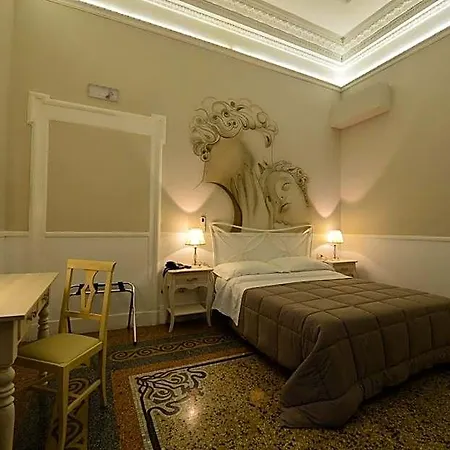 Conte Di Cavour Oda ve Kahvaltı 4*