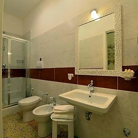 Conte Di Cavour Oda ve Kahvaltı 4*